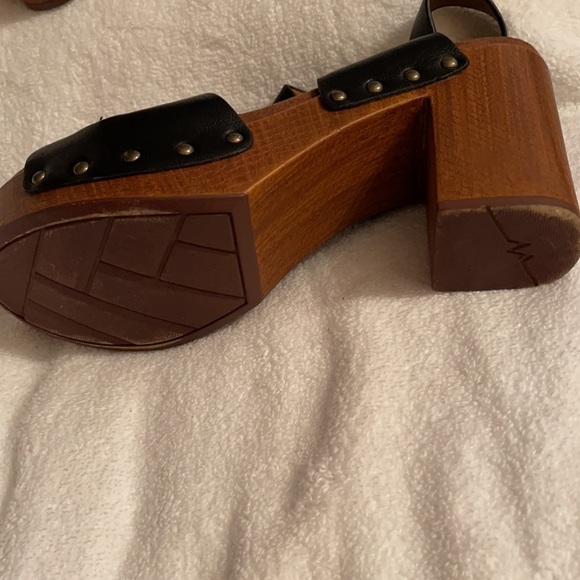 FOOT BEDS SZ 9 WOODEN HEELED SANDAL NWOT - Picture 7 of 12
